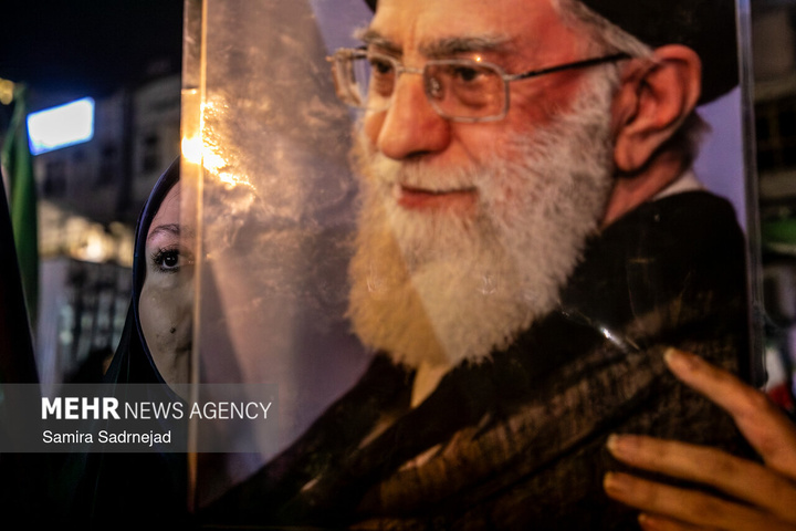 اجتماع حمایت از رزمندگان در مقابله با دشمن آمریکایی - صهیونی