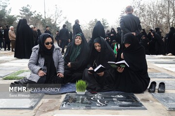 زیارت اهل قبور در پنجشنبه آخر سال - مشهد