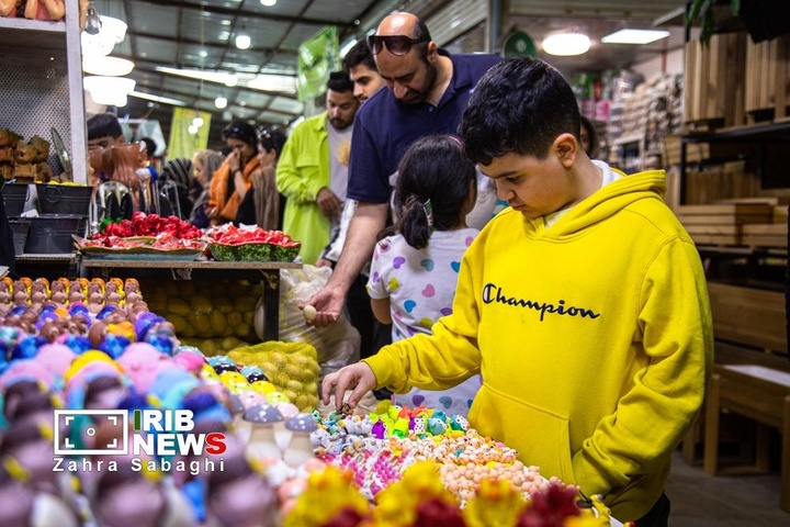 شور و حال خرید در بازار گل محلاتی در آستانه نوروز ۱۴۰۵