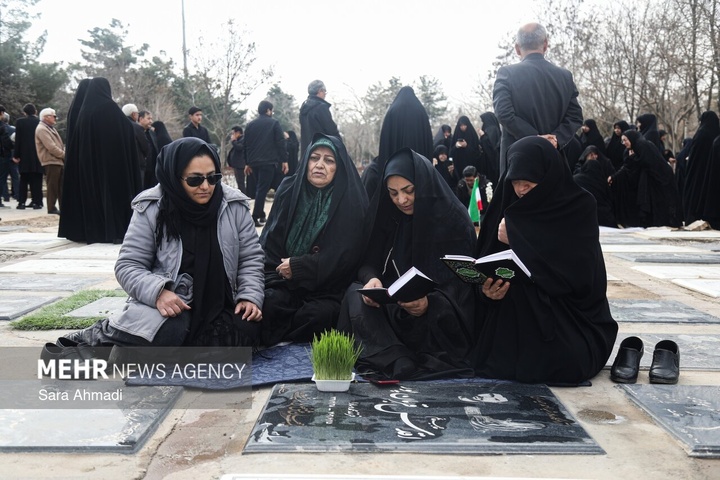 زیارت اهل قبور در پنجشنبه آخر سال - مشهد