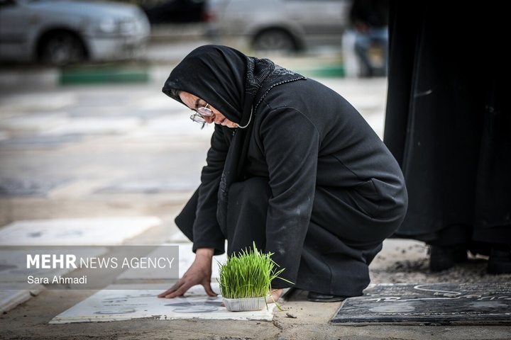 زیارت اهل قبور در پنجشنبه آخر سال - مشهد