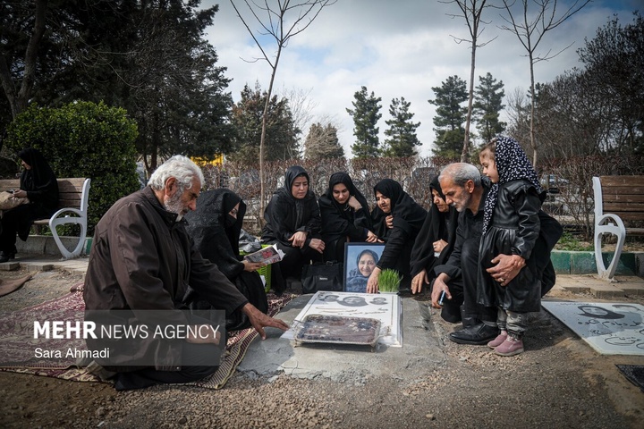 زیارت اهل قبور در پنجشنبه آخر سال - مشهد