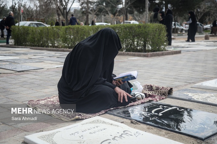 زیارت اهل قبور در پنجشنبه آخر سال - مشهد
