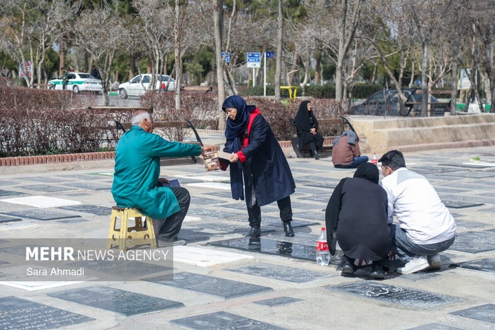 زیارت اهل قبور در پنجشنبه آخر سال - مشهد