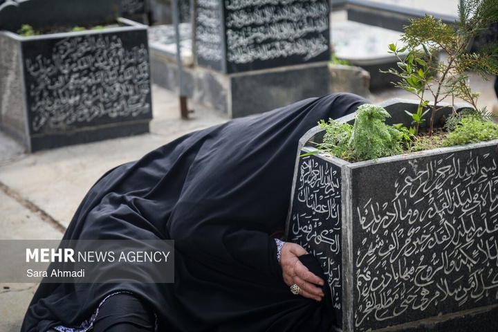 زیارت اهل قبور در پنجشنبه آخر سال - مشهد