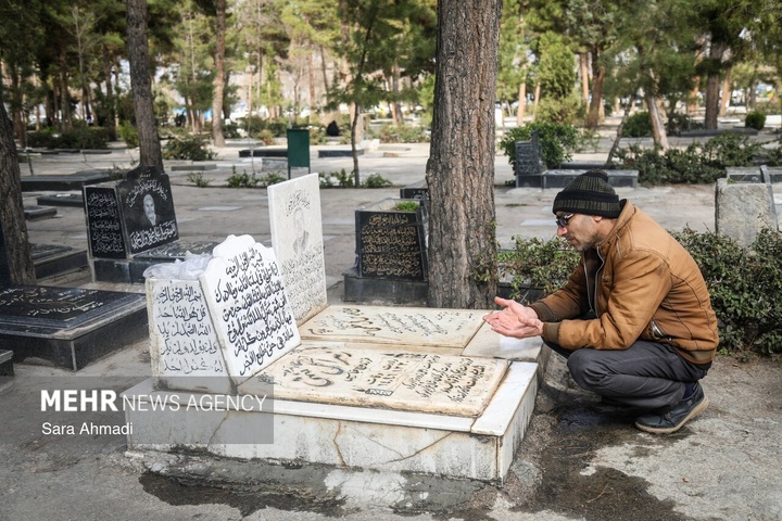 زیارت اهل قبور در پنجشنبه آخر سال - مشهد
