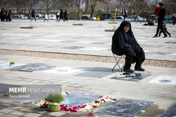 زیارت اهل قبور در پنجشنبه آخر سال - مشهد