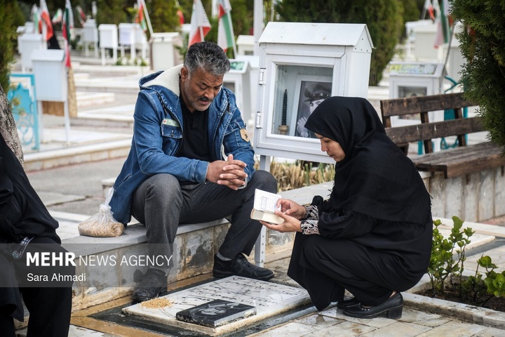 زیارت اهل قبور در پنجشنبه آخر سال - مشهد