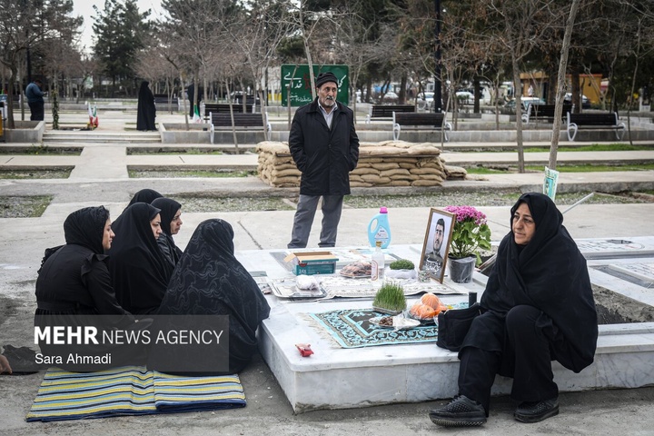 زیارت اهل قبور در پنجشنبه آخر سال - مشهد