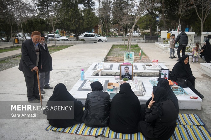 زیارت اهل قبور در پنجشنبه آخر سال - مشهد
