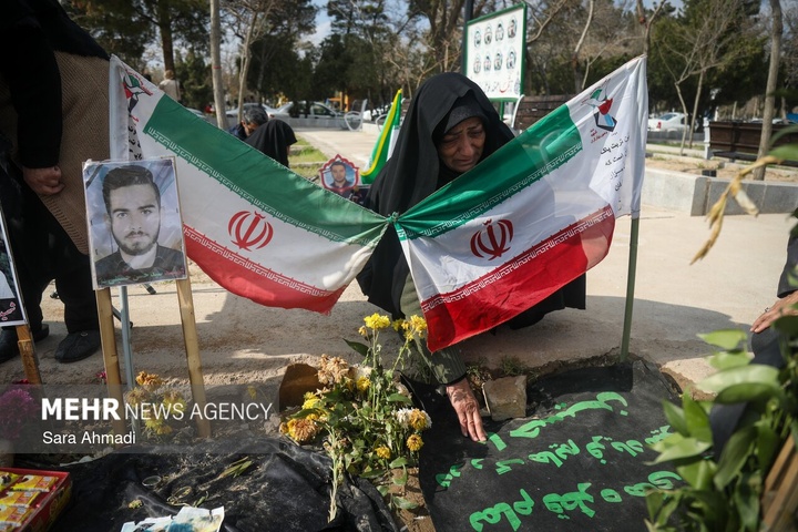 زیارت اهل قبور در پنجشنبه آخر سال - مشهد