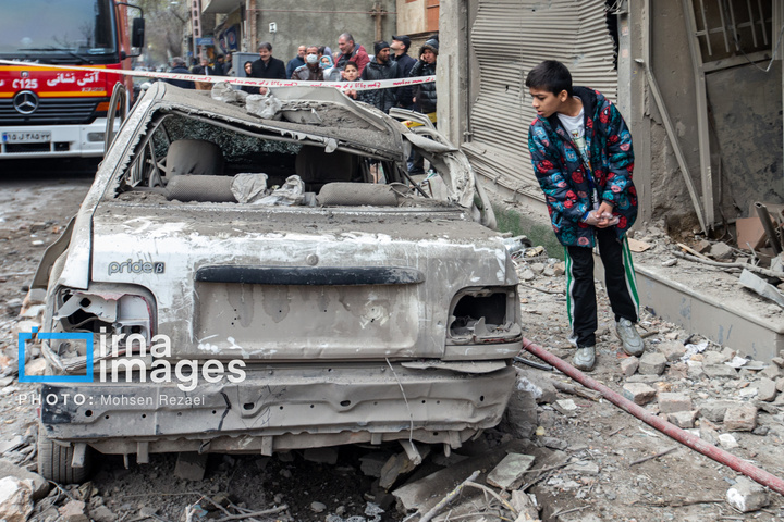 آثار حملات هوایی به مناطق مسکونی در تهران