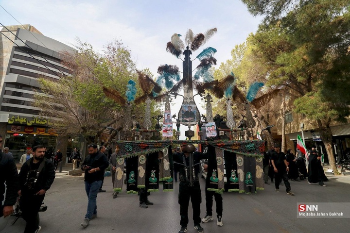 تشییع پیکر شهدای جنگ رمضان در اصفهان