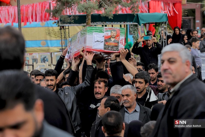 تشییع پیکر شهدای جنگ رمضان در اصفهان