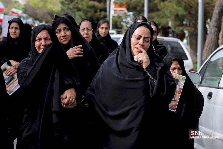 تشییع پیکر شهدای جنگ رمضان در اصفهان