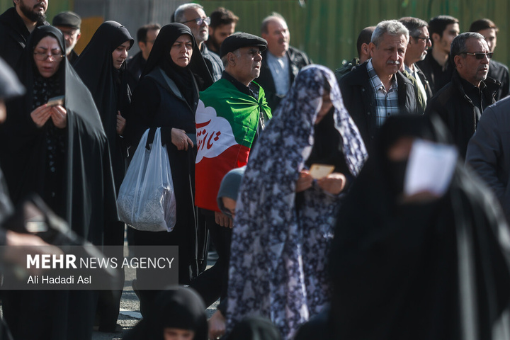 اقامه نماز عید سعید فطر در مصلای تهران