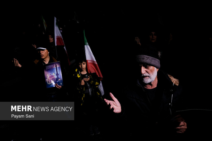 اجتماع حمایت از رزمندگان در مقابله با دشمن آمریکایی - صهیونی