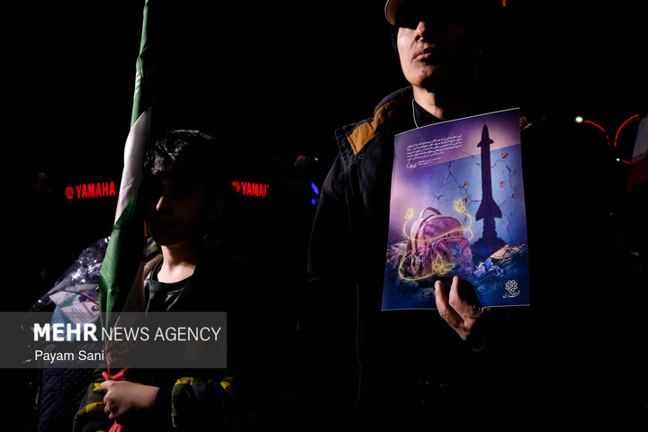 اجتماع حمایت از رزمندگان در مقابله با دشمن آمریکایی - صهیونی