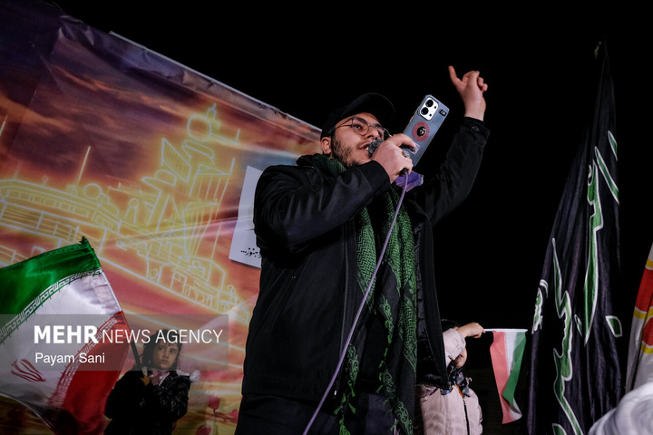 اجتماع حمایت از رزمندگان در مقابله با دشمن آمریکایی - صهیونی