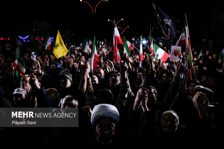 اجتماع حمایت از رزمندگان در مقابله با دشمن آمریکایی - صهیونی