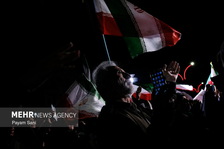 اجتماع حمایت از رزمندگان در مقابله با دشمن آمریکایی - صهیونی