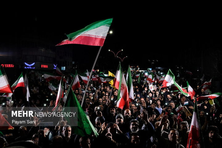 اجتماع حمایت از رزمندگان در مقابله با دشمن آمریکایی - صهیونی