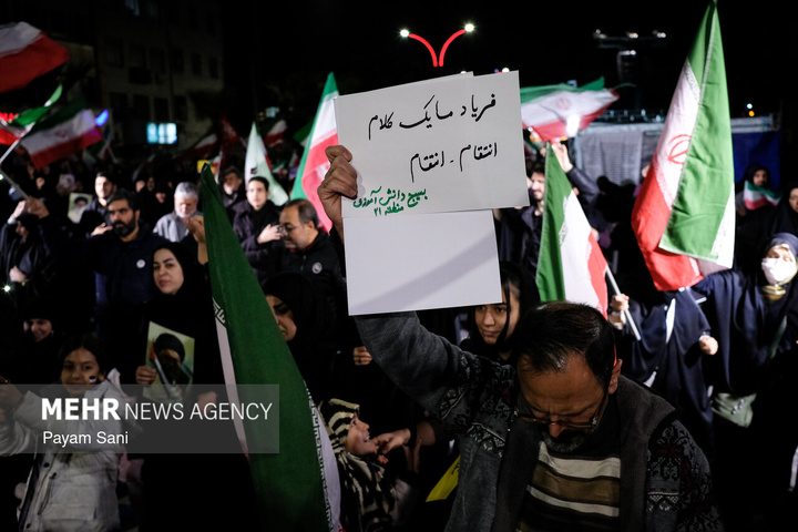 اجتماع حمایت از رزمندگان در مقابله با دشمن آمریکایی - صهیونی