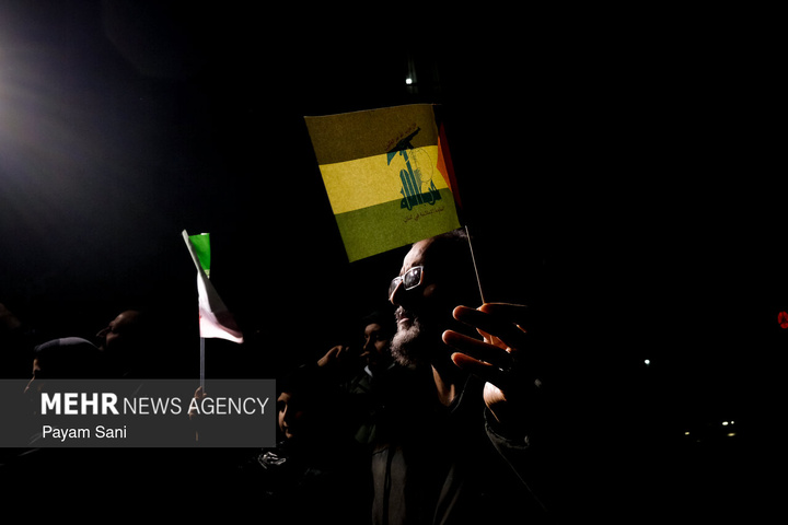 اجتماع حمایت از رزمندگان در مقابله با دشمن آمریکایی - صهیونی