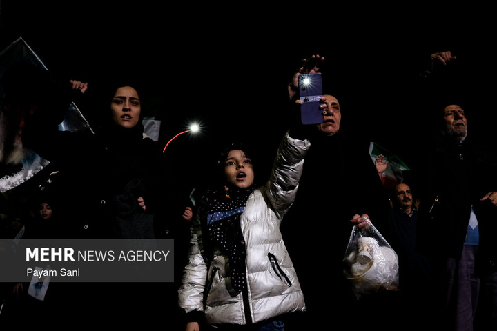 اجتماع حمایت از رزمندگان در مقابله با دشمن آمریکایی - صهیونی