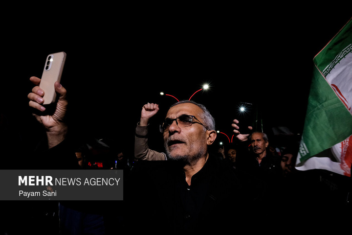 اجتماع حمایت از رزمندگان در مقابله با دشمن آمریکایی - صهیونی