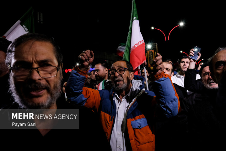 اجتماع حمایت از رزمندگان در مقابله با دشمن آمریکایی - صهیونی