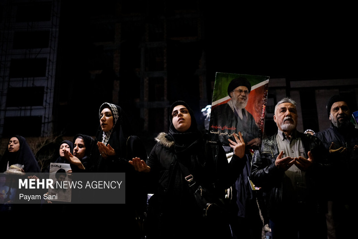 اجتماع حمایت از رزمندگان در مقابله با دشمن آمریکایی - صهیونی