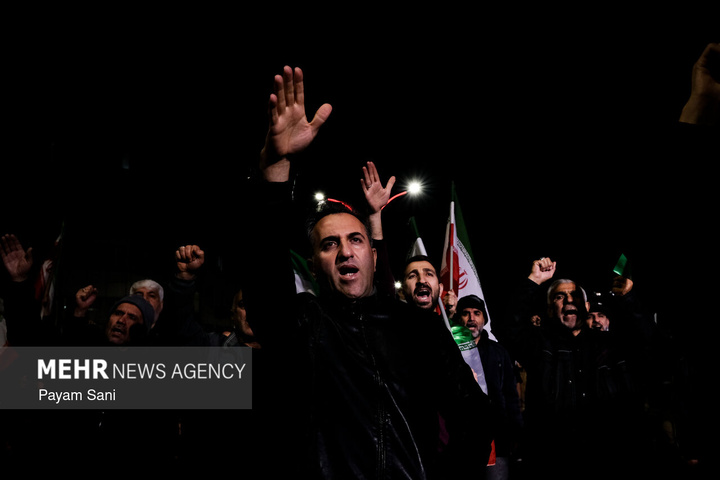 اجتماع حمایت از رزمندگان در مقابله با دشمن آمریکایی - صهیونی