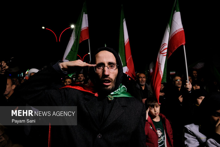 اجتماع حمایت از رزمندگان در مقابله با دشمن آمریکایی - صهیونی