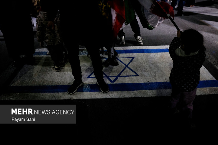 اجتماع حمایت از رزمندگان در مقابله با دشمن آمریکایی - صهیونی