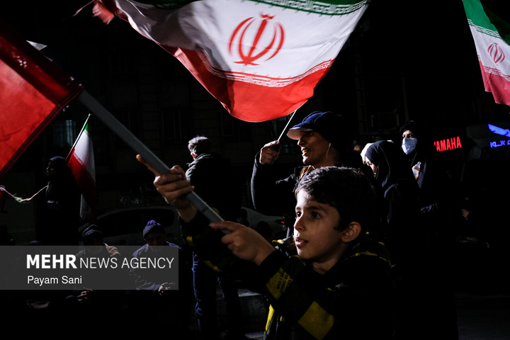 اجتماع حمایت از رزمندگان در مقابله با دشمن آمریکایی - صهیونی