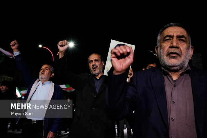 اجتماع حمایت از رزمندگان در مقابله با دشمن آمریکایی - صهیونی