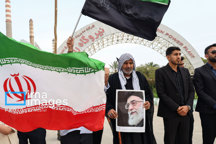 زنجیره انسانی دور نیروگاه رامین