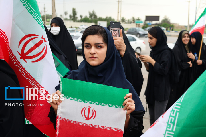 زنجیره انسانی دور نیروگاه رامین