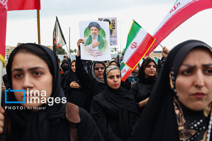 زنجیره انسانی دور نیروگاه رامین