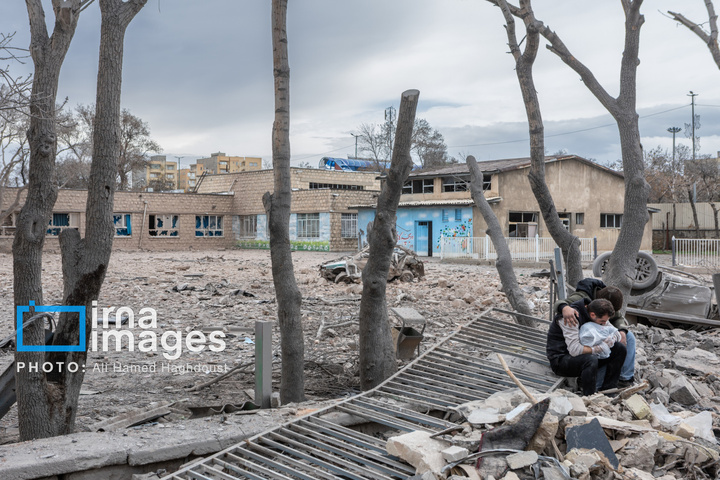 آثار حمله آمریکایی ـ صهیونی ‌در خانه‌های سازمانی راه‌آهن تبریز