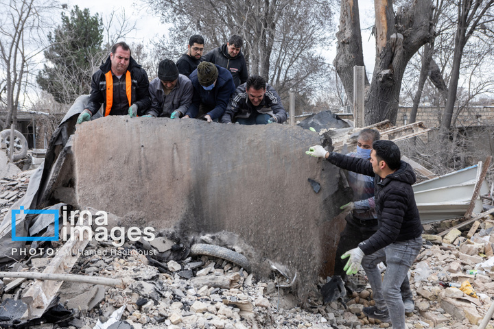 آثار حمله آمریکایی ـ صهیونی ‌در خانه‌های سازمانی راه‌آهن تبریز