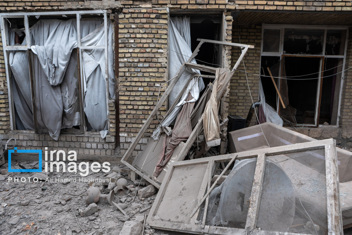 آثار حمله آمریکایی ـ صهیونی ‌در خانه‌های سازمانی راه‌آهن تبریز