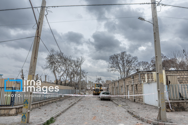 آثار حمله آمریکایی ـ صهیونی ‌در خانه‌های سازمانی راه‌آهن تبریز