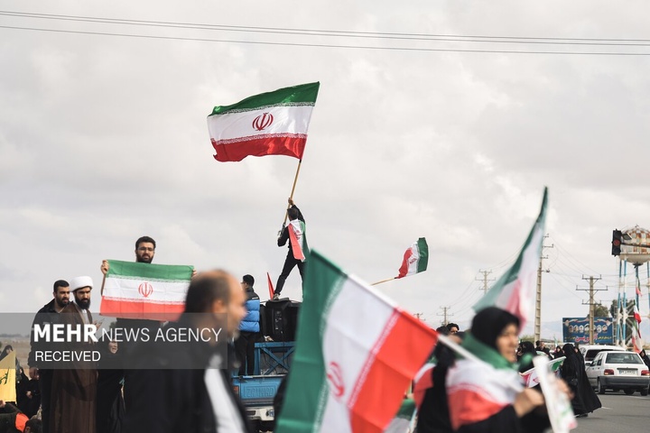 حلقه حضور و حمایت مردم از زیرساخت‌های انرژی نیروگاه شریف آباد