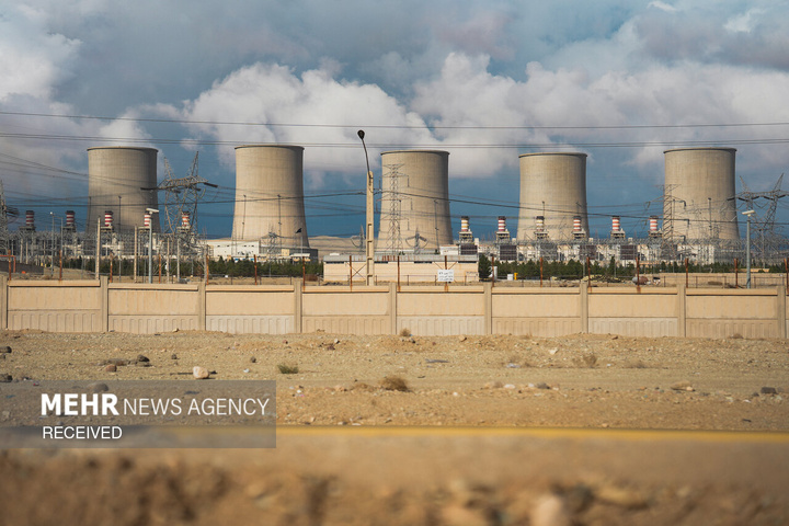 حلقه حضور و حمایت مردم از زیرساخت‌های انرژی نیروگاه شریف آباد