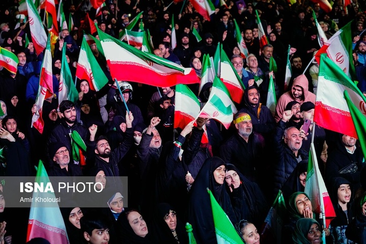 تجمع شبانه مردم در حمایت از مدافعان وطن - تهران