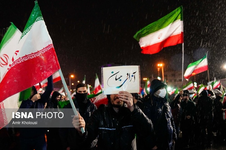 تجمع شبانه مردم در حمایت از مدافعان وطن - تهران