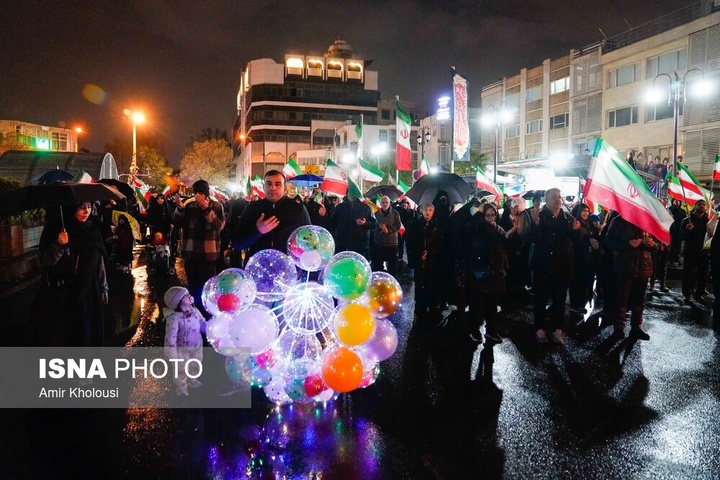 تجمع شبانه مردم در حمایت از مدافعان وطن - تهران