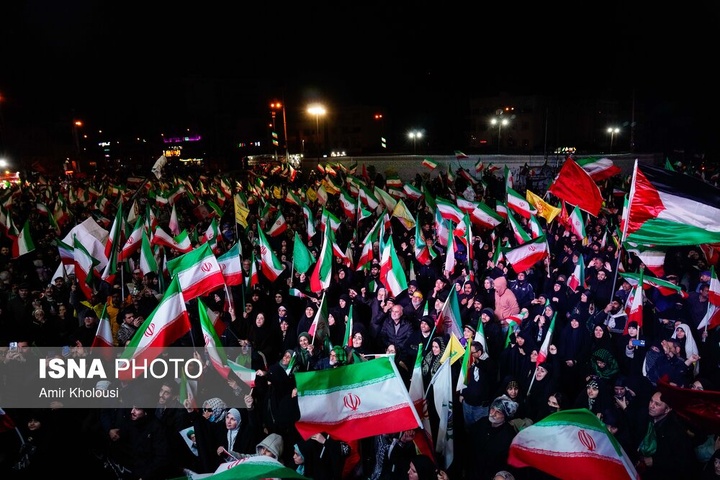 تجمع شبانه مردم در حمایت از مدافعان وطن - تهران